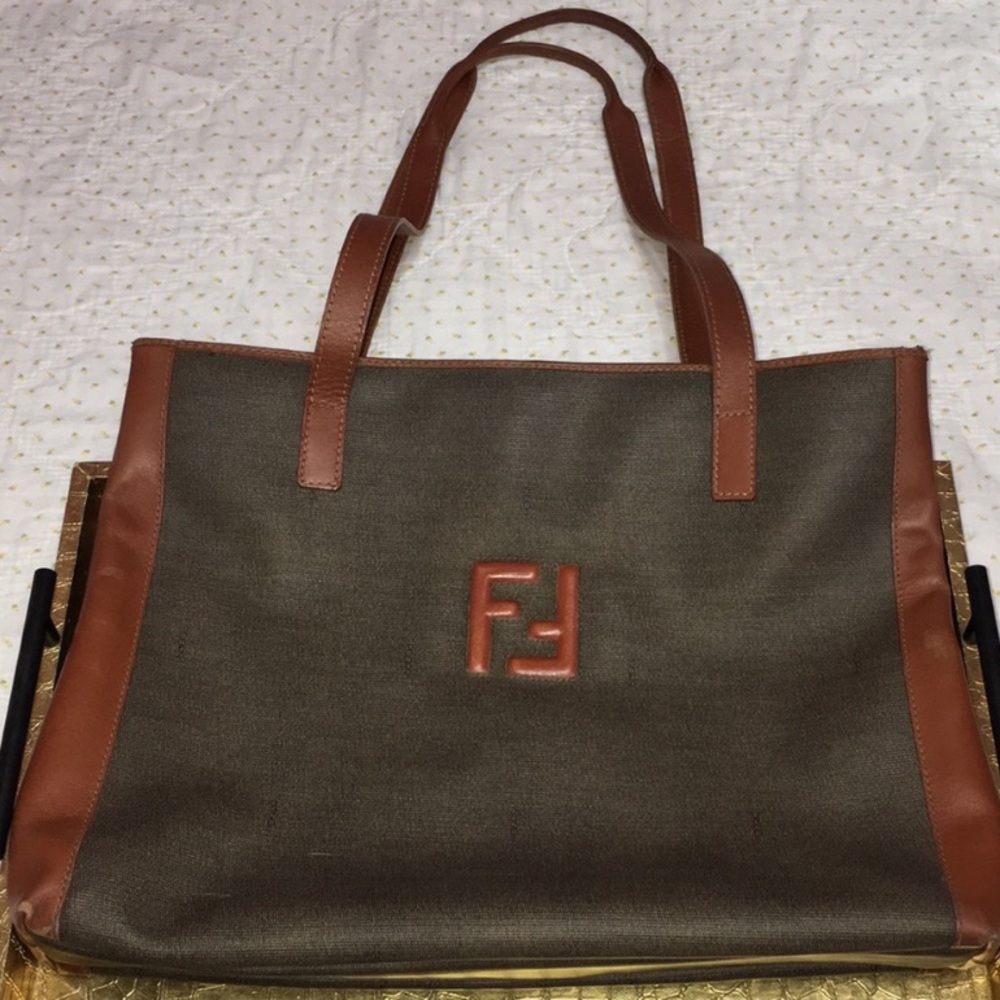 Vintage 💯Authentic Fendi Bag